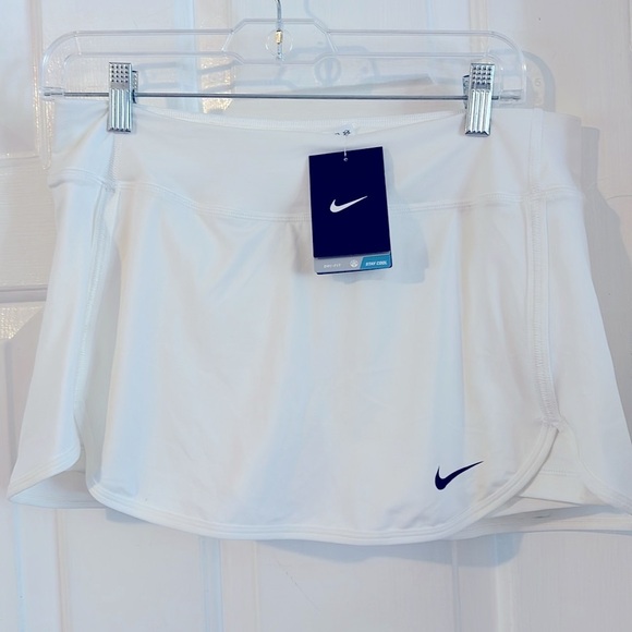 NWT Women’s Nike Dri-Fit White Polyester & Spandex Golf Tennis’s Skort Size M - Picture 2 of 8